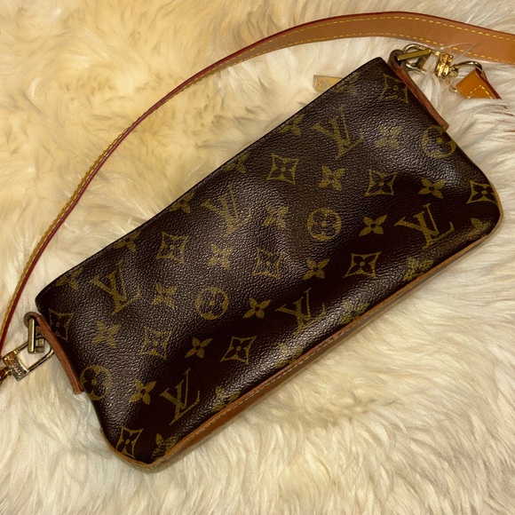 💎RARE💎Authentic (AR0072) LOUIS VUITTON “Trotteur” Shoulder Bag - Picture 4 of 12